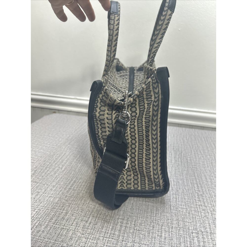 Marc Jacobs Medium Jacquard - The Tote Bag -Beige Black Woven Crossbody Logo - Picture 4 of 10